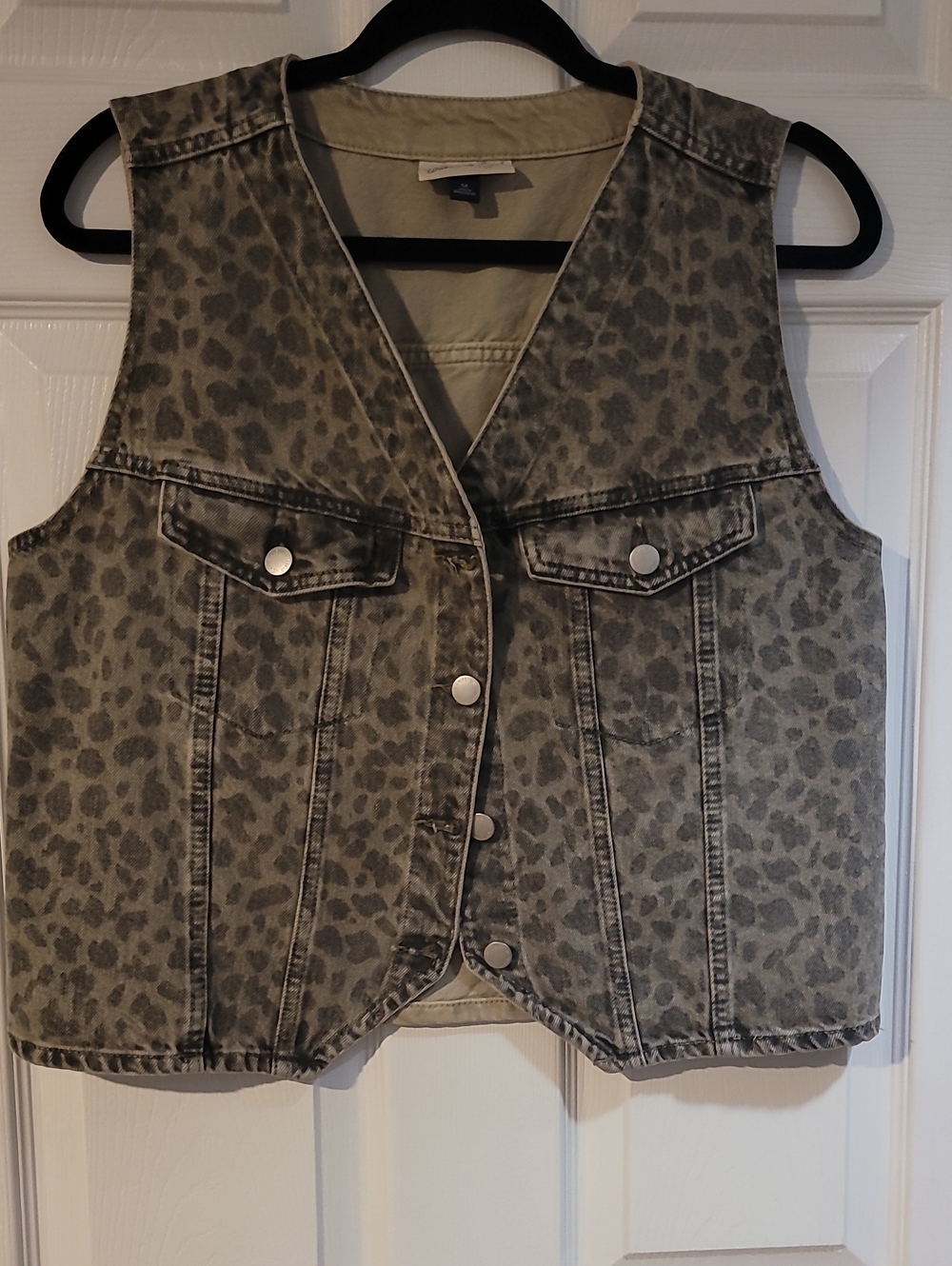 Universal Thread Gray Leopard-Print Denim Vest